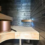Ylaekerran Asunto Parvekkeella Ja Saunalla *