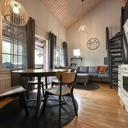 Ylaekerran Asunto Parvekkeella Ja Saunalla *